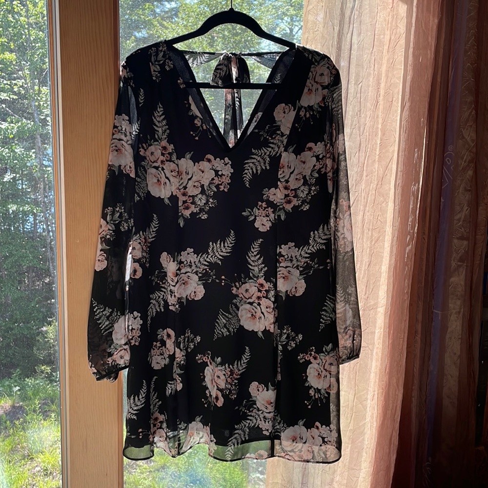 BCBG black floral dress. Great for cocktail party/wedding! Size M. NWT.
